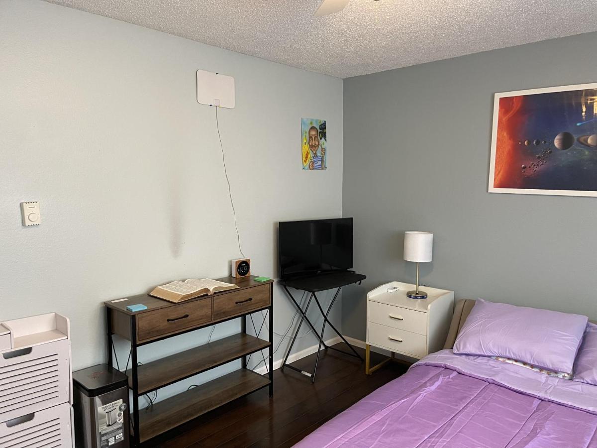 Shared Space With Private Room In Beautiful Lakefront Apartment Federal Way Esterno foto